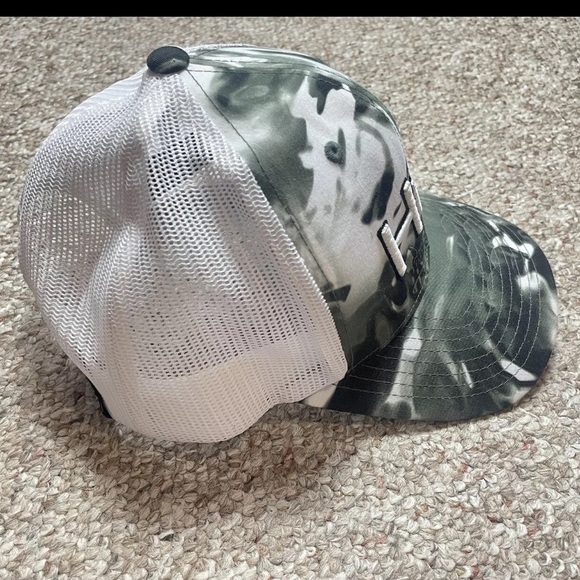 COPY - Huk hat men’s OSFA gray camouflage hydro SnapBack Trucker cap - Picture 5 of 10